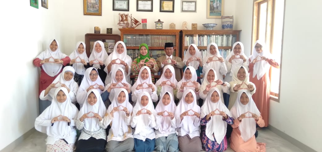  Santri PPHQ Putri Asrama Asy-Syahadah Surabaya 